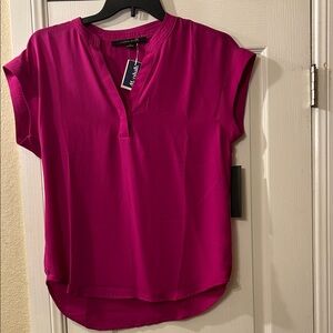 NWT Cynthia Steffe VNeck Top Sz M
